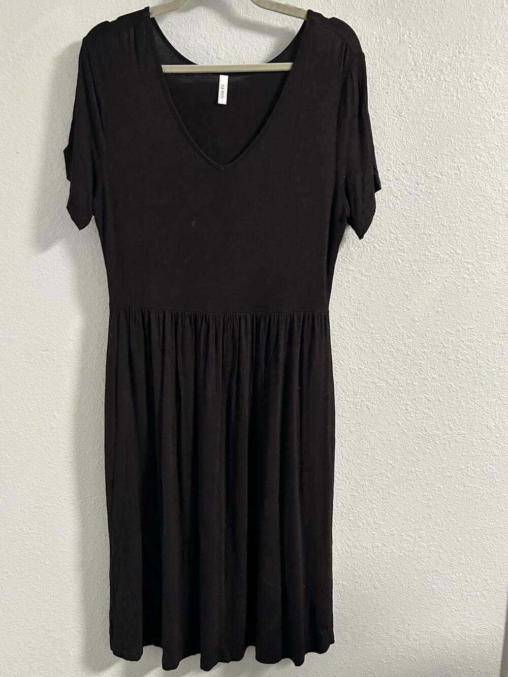 DB Moon Dress Size L Black V-Neck Short Sleeve Babydoll Midi